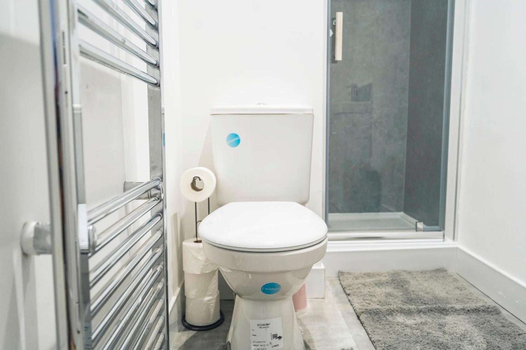 Majestic Inn Bootle  Ngoại thất bức ảnh