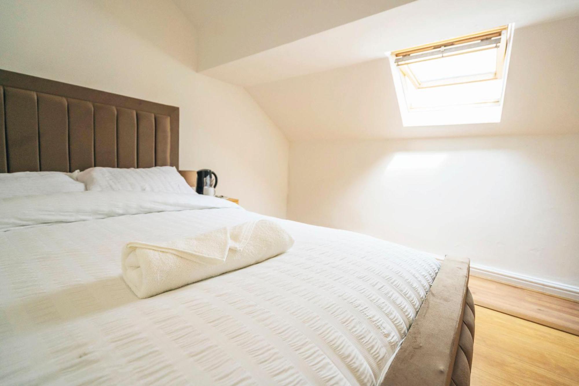 Majestic Inn Bootle  Ngoại thất bức ảnh