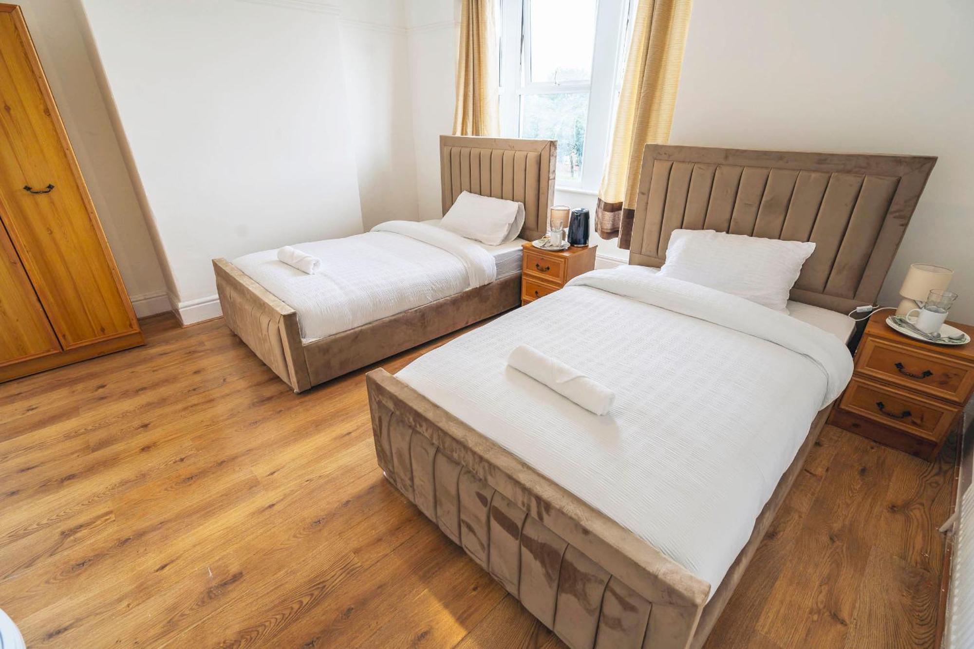 Majestic Inn Bootle  Ngoại thất bức ảnh