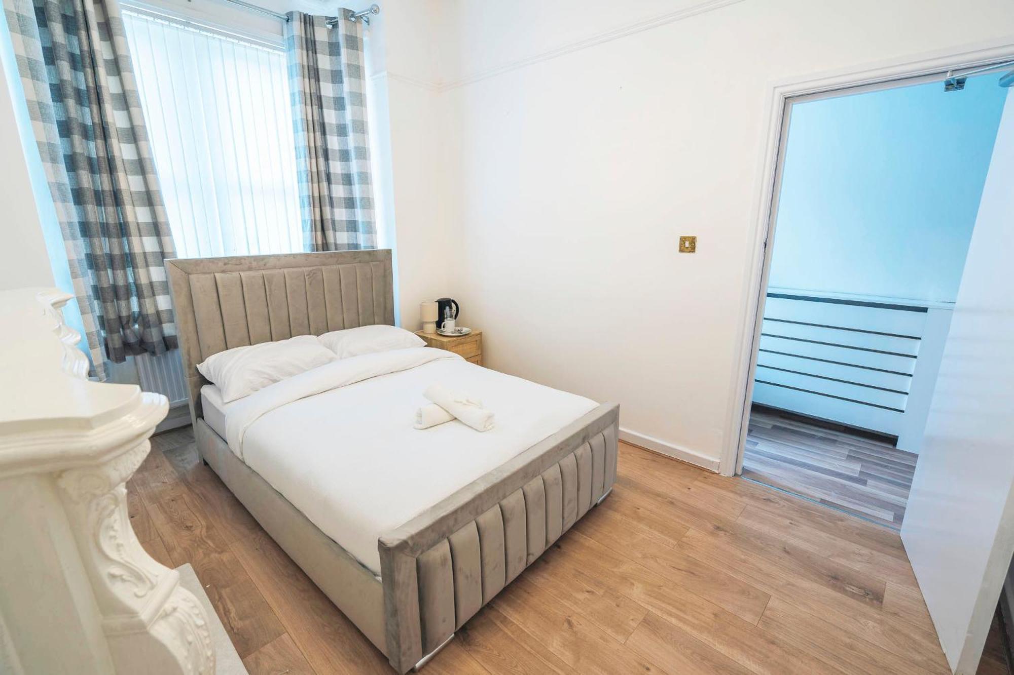 Majestic Inn Bootle  Ngoại thất bức ảnh