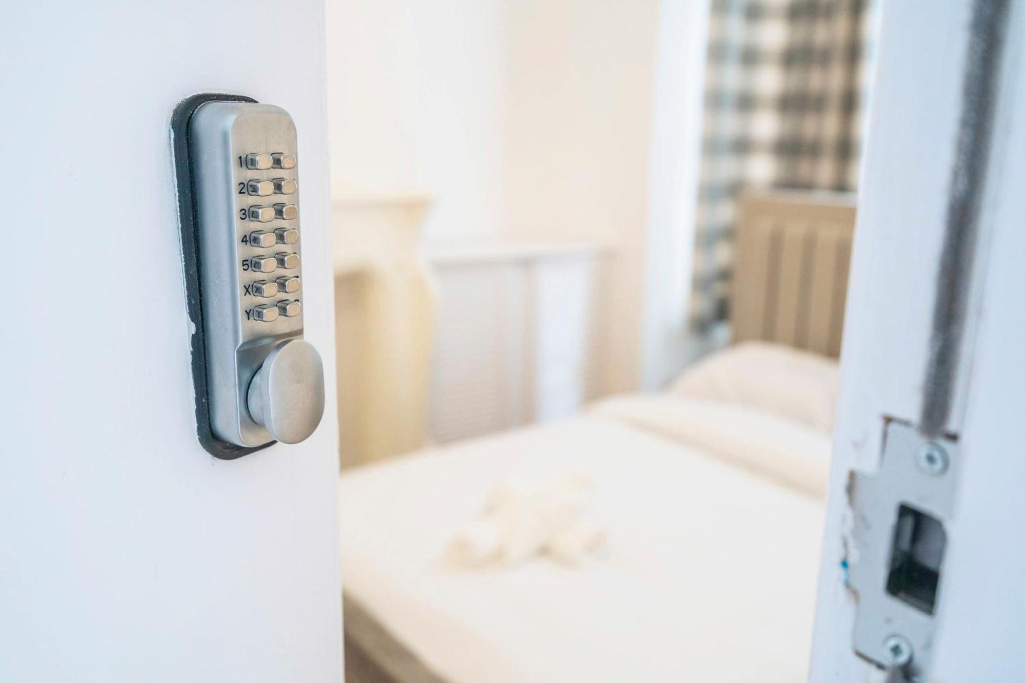 Majestic Inn Bootle  Ngoại thất bức ảnh